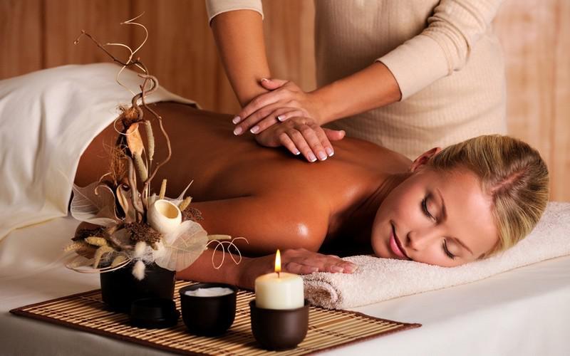 Massage aux huiles essentielles